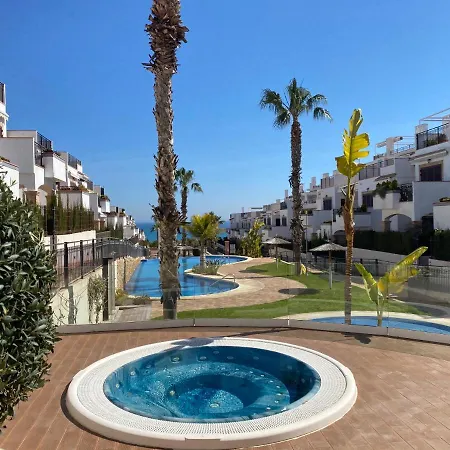 Apartment Impresionante Piso En Planta Baja Cerca Al Mar